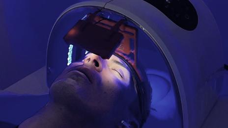 ¿Qué es el biohacking y cómo puede ayudarte a verte y sentirte mejor?